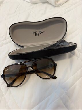Ray-Ban Tortoiseshell Aviator Sunglasses with Brown Gradient Lenses